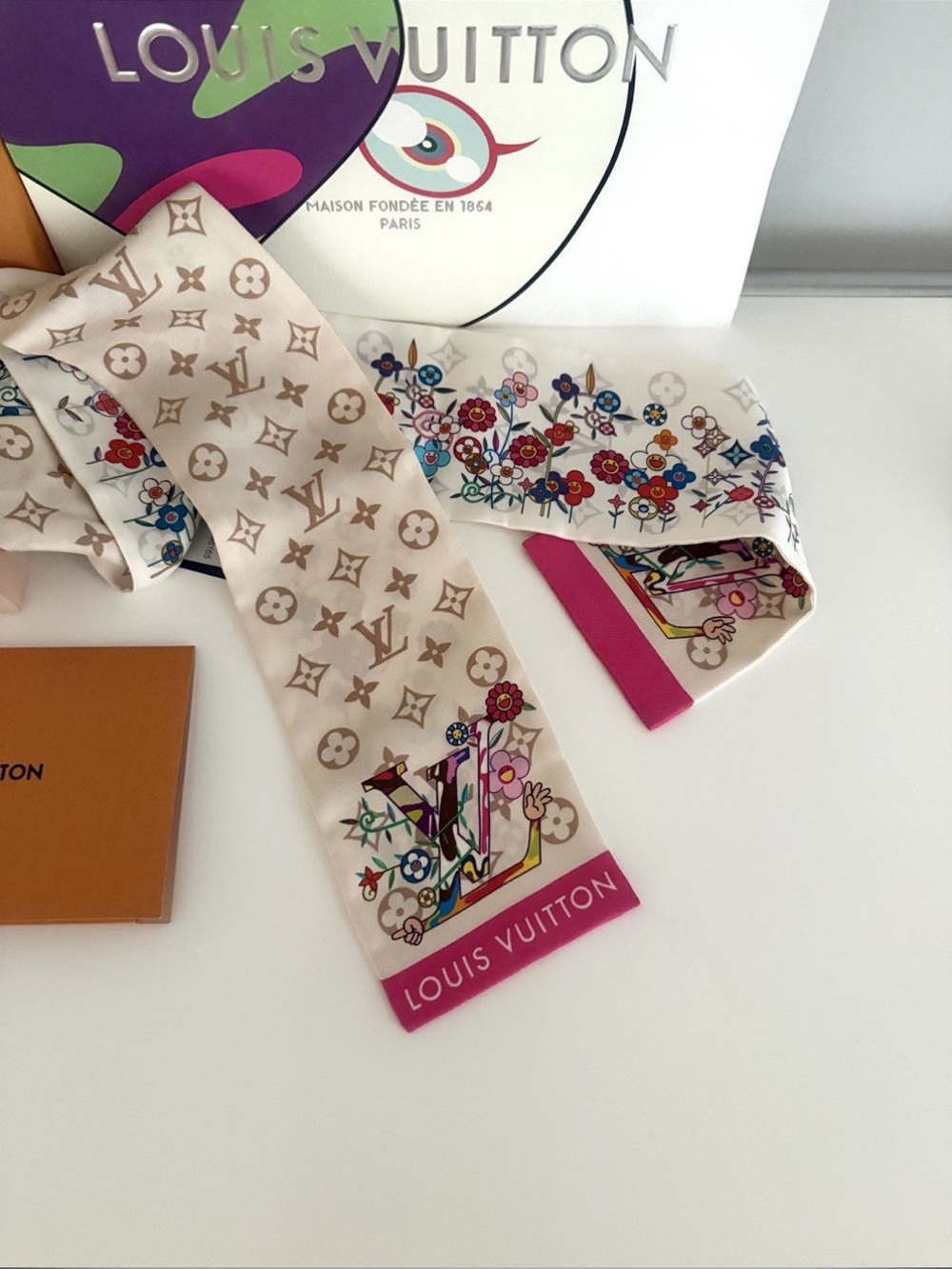 Louis Vuitton x Takashi Murakami Superflat Monogram Bandeau - Picture 5 of 12